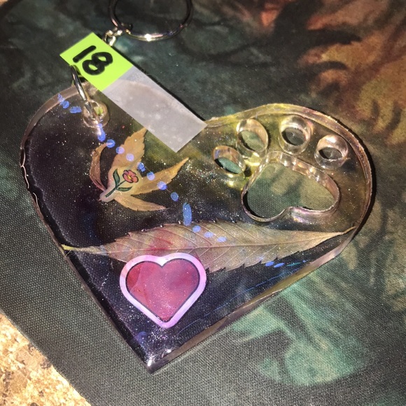 Heart Keychain With Paw 🐾 - Picture 2 of 3